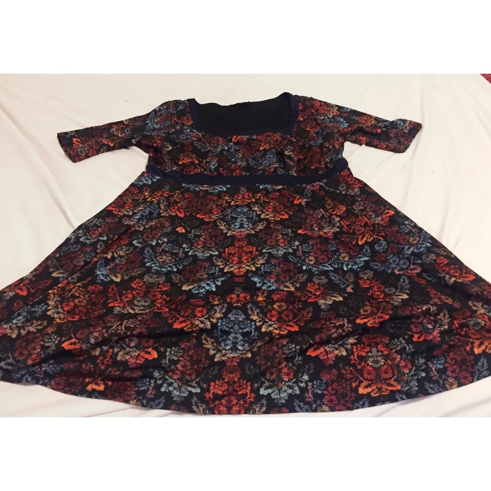 Square-neck navy dress with short sleeves